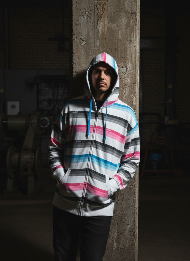Sweat hood zip dung over